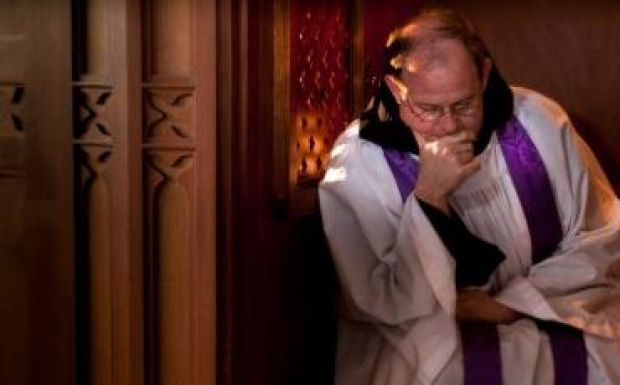 Már a falusi plébánosok is feloldozhatják az abortuszon átesett nőket 