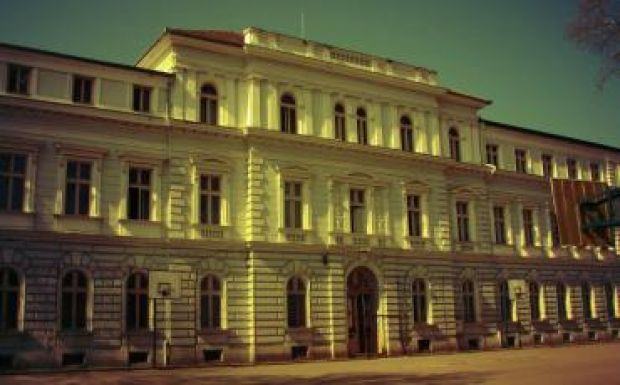 Iskolaépületeket adott el a római katolikus egyház Temesvár városának 