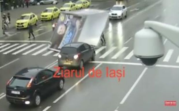 Elszabadult reklámpannó ölt meg egy iași-i férfit