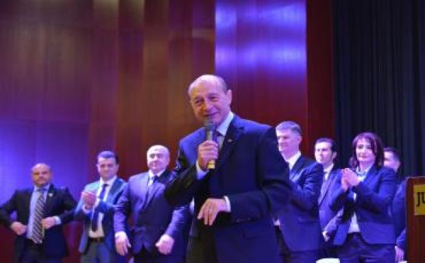 Băsescuék vissza akarják állítani a 2011-es oktatási törvényt