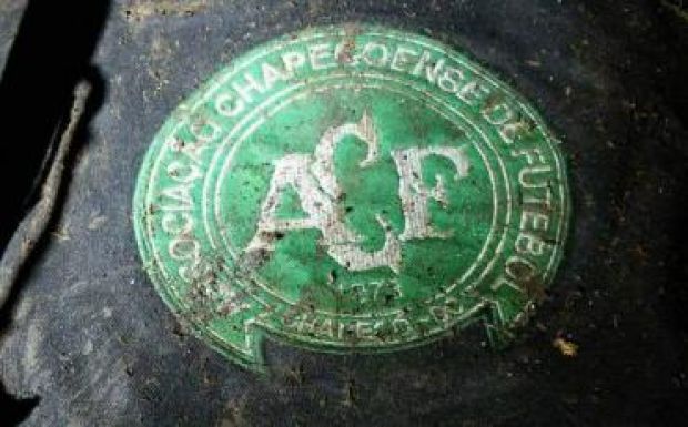 Labdarúgócsapattal a fedélzetén lezuhant egy repülőgép Kolumbiában