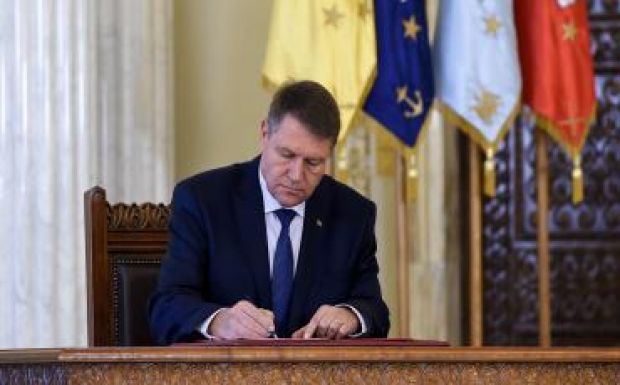 Eljárás indul három korrupcióval gyanúsított volt miniszter ellen