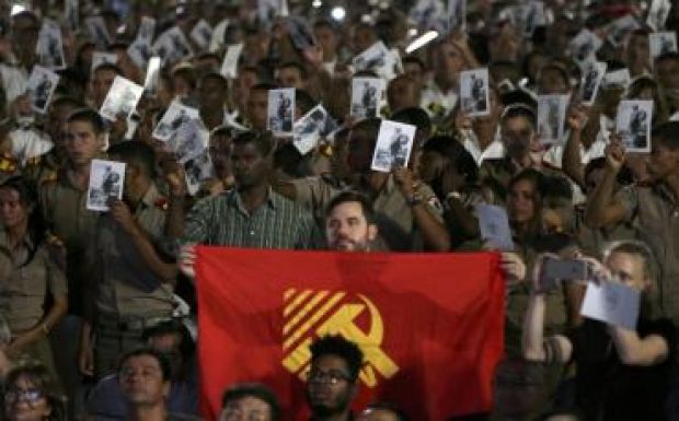 Százezrek búcsúztatták Fidel Castrót