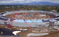 Drónvideón az Apple új kampusza