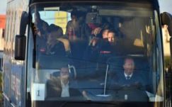 Megkezdődött a kiskorú migránsok elszállítása Calais-ból