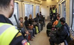 A svéd-dán határon továbbra is fokozott ellenőrzést tartanak