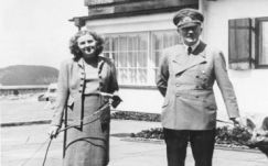 Drágán kelt el Hitler kedvesének alsóneműje