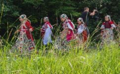 „Mérán néptáncolni trendi dolog” – a Cifra Néptáncegyüttes vezetőjével beszélgettünk