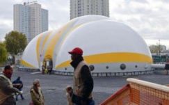 Megnyílt az első átmeneti menekülttábor Párizsban