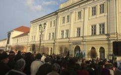 Sepsiszentgyörgyön is könyvvel védik meg az iskolát