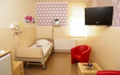 Ömlik a betegek pénze a hazai magánkórházakba