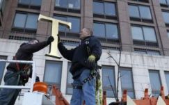 Új nevet kap a Trump Palota a lakók tiltakozása miatt 