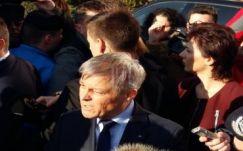Tüntetők várták Iași-ban Dacian Cioloş miniszterelnököt