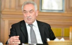 Király András államtitkárt is kihallgatták a katolikus gimnázium ügyében