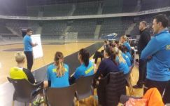 Kézilabda: edzést vezényelt Kolozsváron a „kettős ügynök” Ambros Martín 