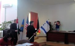 Öt lobogót adományozott Kulcsár Terza József a háromszéki önkormányzatnak 