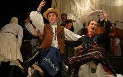 Férfi-nő kapcsolatról szóló előadásával turnézik a Háromszék Táncegyüttes