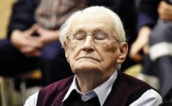 Jogerőre emelkedett az egyik utolsó élő auschwitzi lágerőrt elmarasztaló ítélet