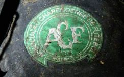 Labdarúgócsapattal a fedélzetén lezuhant egy repülőgép Kolumbiában