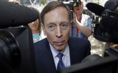 Trump egyeztetett Petraeus tábornokkal, a külügyi tárca egyik várományosával