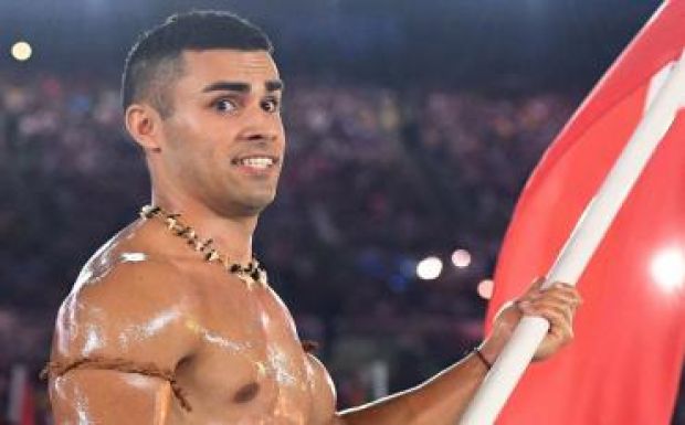 Téli olimpiára vágyik a világhírű tongai zászlóvivő