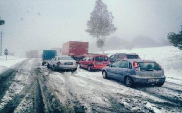 Akadozik a forgalom Hargita megyében a hó miatt