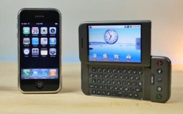 Összemérték a legelső iPhone-t és androidos telefont