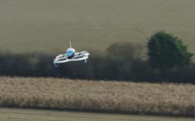 Először kézbesítette ügyfél csomagját az Amazon drónja