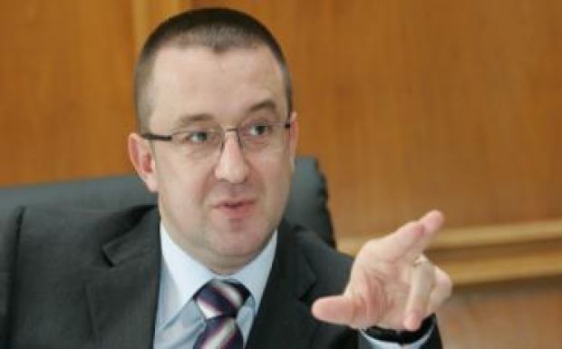 Vád alá helyezték a volt pénzügyi igazgatót