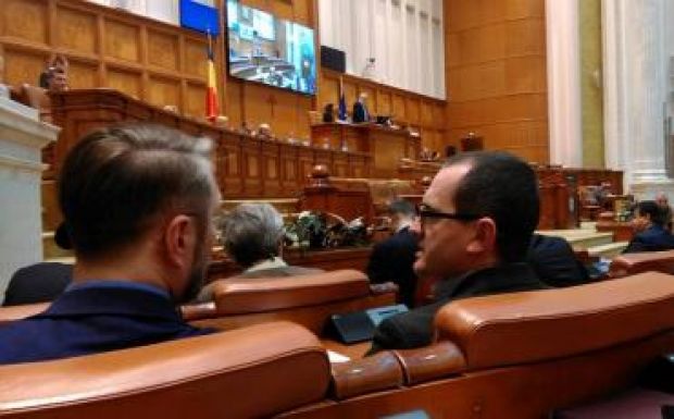 Hurrá, képviselő vagyok! A parlamenti „gólyák” tudósítanak Bukarestből