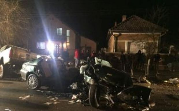 Frissen eljegyzett pár vesztette életét autóbalesetben