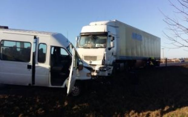 Tizenöten sérültek meg egy balesetben Biharkeresztesnél