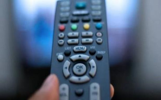 A romániai lakosok fele otthon ünnepli az újévet, tévét nézve