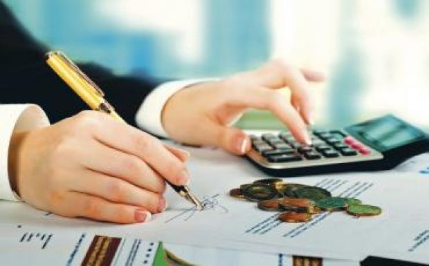 Január elsejétől csökken az áfa, és adókat törölnek el