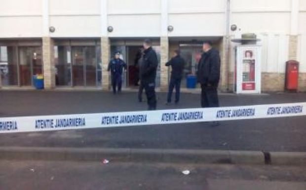 Bombariadó van Bukarestben, kiürítettek egy bevásárlóközpontot