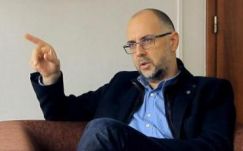 Kelemen Hunor december elsejéről: „Szimbolikus gesztusoktól még nem nyitnék pezsgőt”