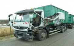 Román nyerges vontató ütközött magyar kamionnal Zala megyében