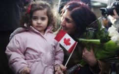 Kanada harmincötezer szíriai menekültet fogadott be egy év alatt