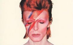 Szobrot állítanak David Bowie emlékére Angliában