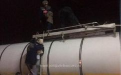 Tartálykocsiba rejtőzve próbált átjutni Magyarországra 42 menekült