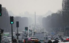 A párizsi autósokat nem érdekli a szmogriadó
