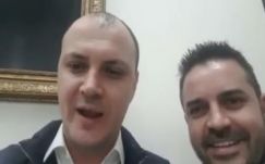 Magyarul énekelt a román nacionalisták nagy duettje