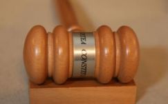 Nem sérti az alaptörvényt a 102 illeték eltörléséről szóló törvény