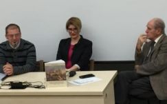 Huszonkét kastély egy kötetben