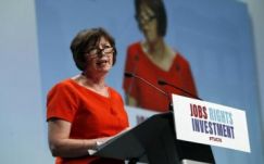 Komoly felszólításokat kapott a brit kormány