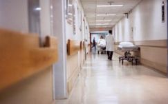 Naponta négy orvos távozik külföldre a román egészségügyi rendszerből