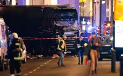 Teherautó hajtott a tömegbe egy berlini karácsonyi vásárban