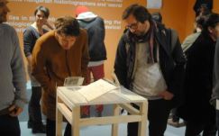 A műhegyektől a politikai vallásig – rendhagyó kiállítás a kolozsvári Tranzit.ro-ban