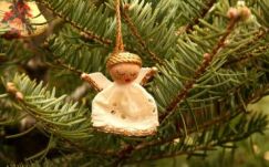 Mikor mondjuk el a gyermeknek, hogyan kerül az ajándék a karácsonyfa alá?