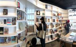 Mindenevő a román könyvtolvaj 